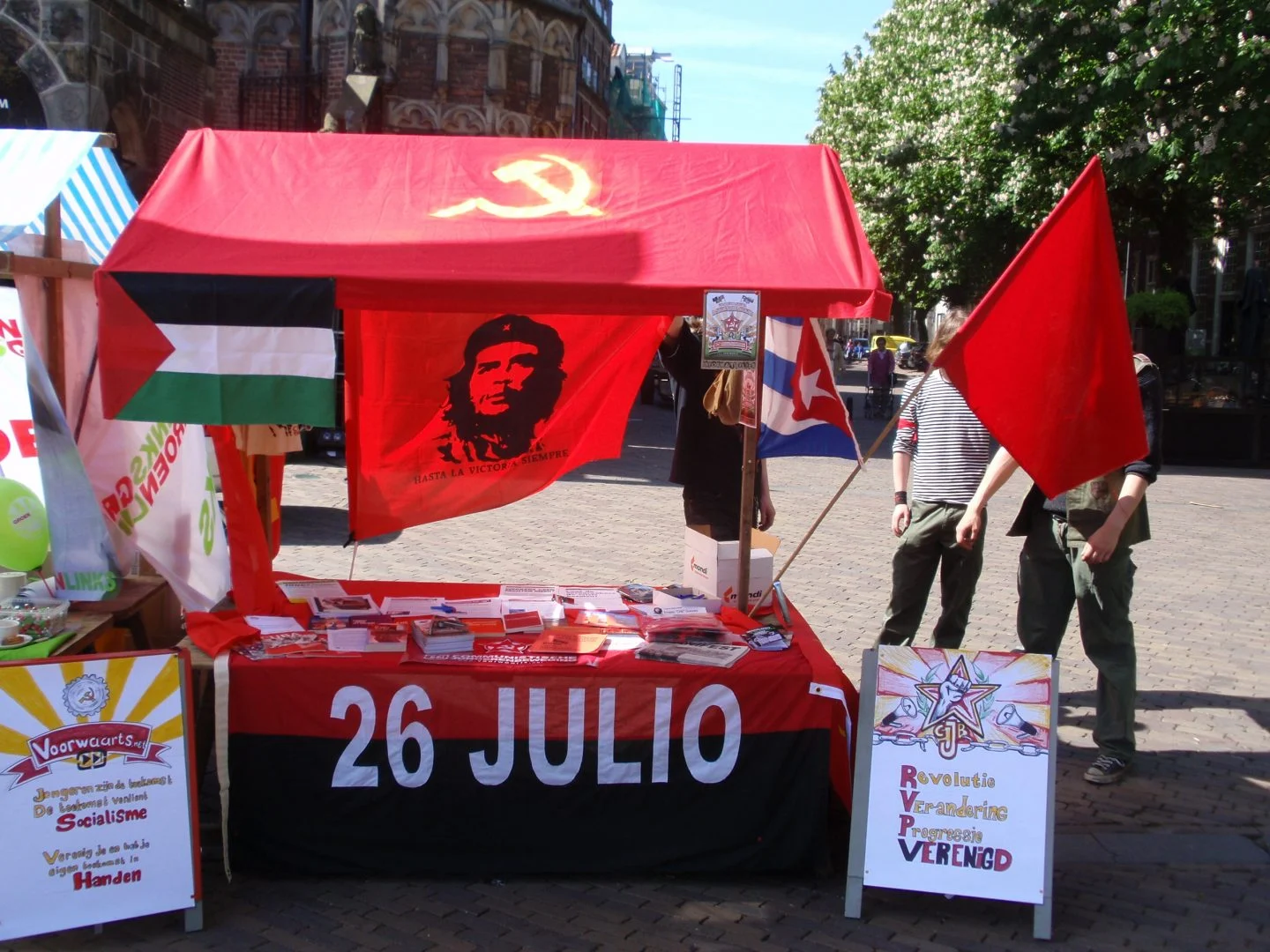 CJB-Overijssel kleurt Deventer markt rood