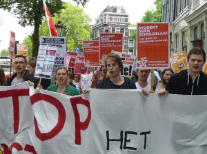 Foto's van het protest tegen het leenstelsel in Amsterdam op vrijdag 27 juni
