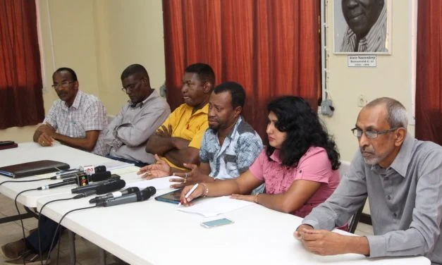 De Surinaamse vakbond: ‘de broekriem kan niet meer strakker!’