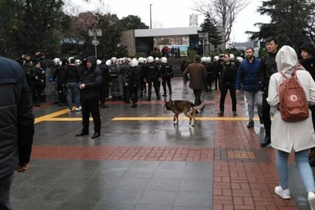 bogazici universitesi nde 3 ogrenci daha gozaltina alindi 443341 5 0 0