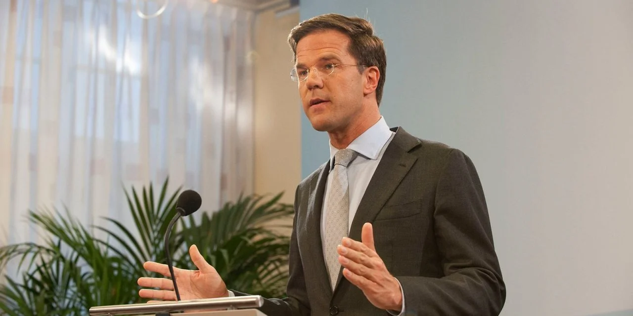 Regering wijst naar jongeren om eigen schuld aan toename besmettingen te verdoezelen