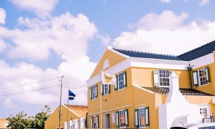 Nederlandse regering mengt zich opnieuw in Curaçao