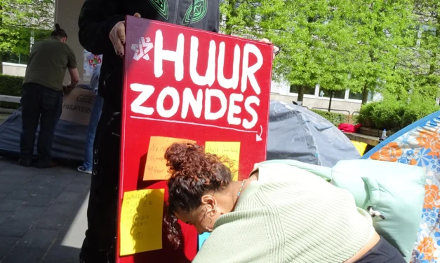 Nijmeegse Studenten bouwen tentenkamp op de universiteit om woningnood aan te kaarten