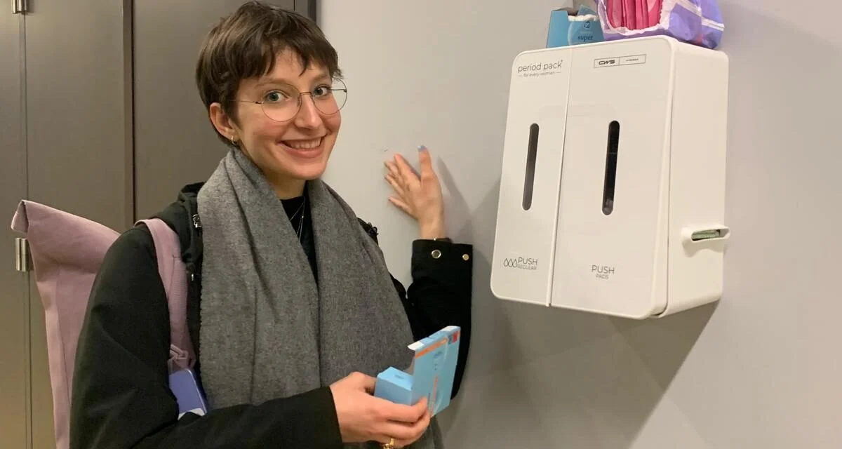 UvA-studenten worden van eigen campusterrein getrapt voor uitdelen gratis menstruatieproducten