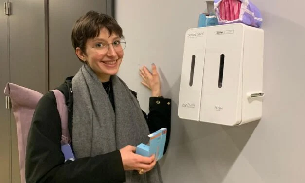 UvA-studenten worden van eigen campusterrein getrapt voor uitdelen gratis menstruatieproducten
