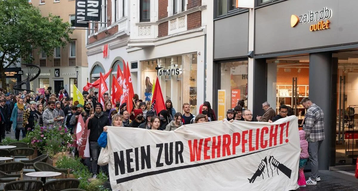 ‘De rijken willen oorlog, de jeugd een toekomst’