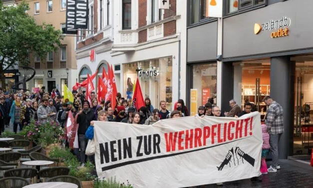 ‘De rijken willen oorlog, de jeugd een toekomst’